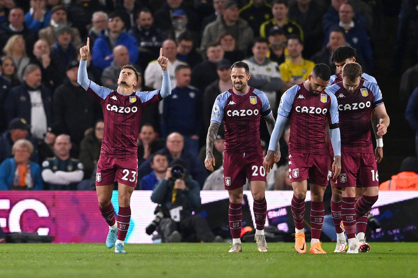 士观察到 士观察到